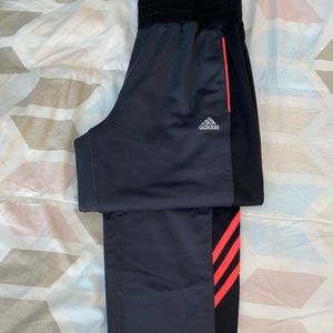 Adidas women’s sweatpants (L)